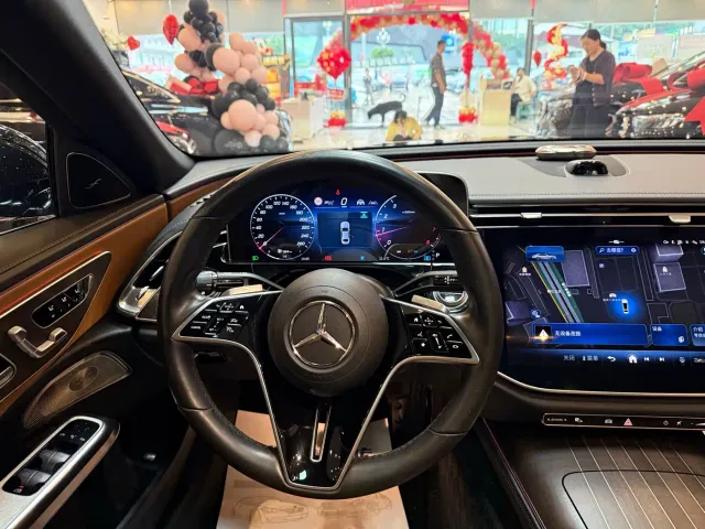 Mercedes-Benz E-Class — Фото автомобиля 9