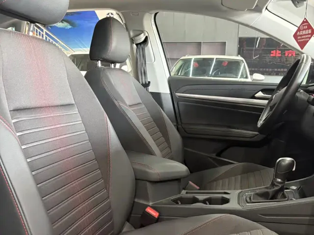 Volkswagen Lavida — Фото автомобиля 12