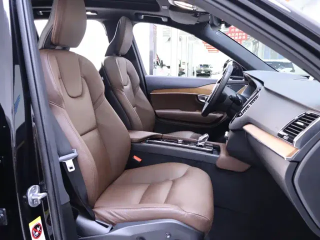 Volvo XC90 — Фото автомобиля 21