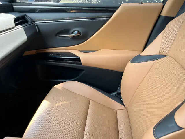 Lexus ES — Фото автомобиля 17