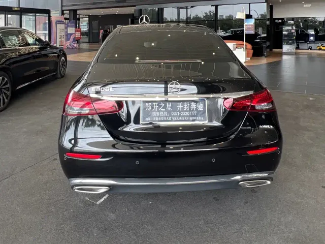 Mercedes-Benz E-Class — Фото автомобиля 4
