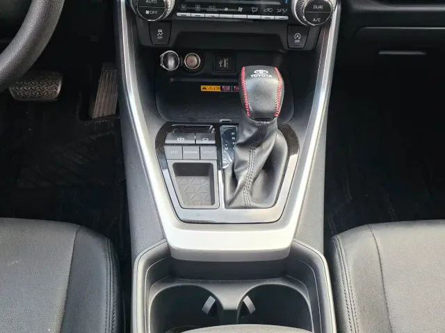 Toyota RAV4 — Фото автомобиля 4