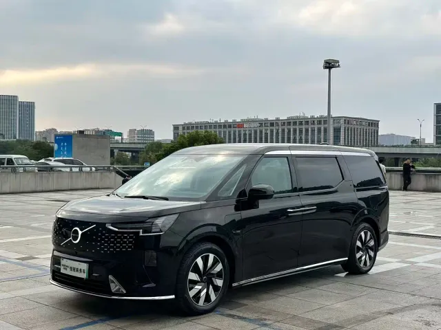 Фотография автомобиля — Volvo EM90
