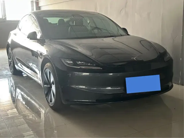 Tesla Model 3 — Фото автомобиля 3