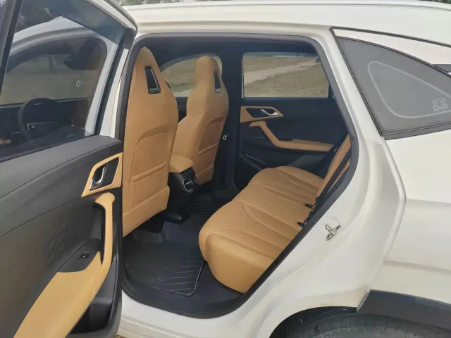 Roewe RX5 — Фото автомобиля 6