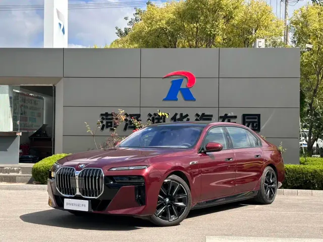 Фотография автомобиля — BMW i7