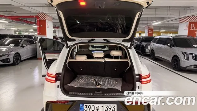 Genesis GV70 — Фото автомобиля 14