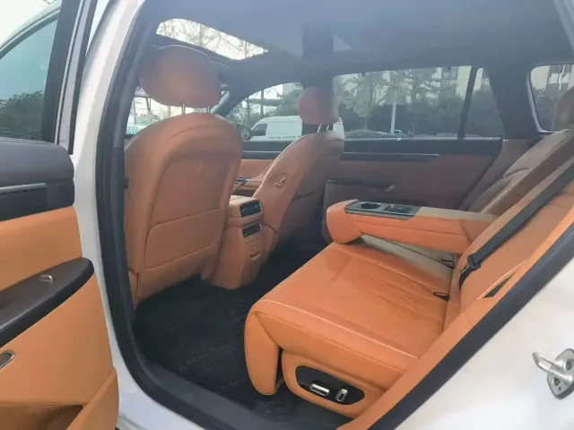 Dongfeng Yipai eπ008 2025 210Ultra Range Extender 5-Seater — Фото автомобиля 5