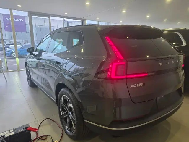 Volvo XC70 Plug-in Hybrid — Фото автомобиля 6