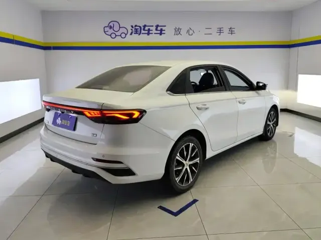Geely Emgrand — Фото автомобиля 3
