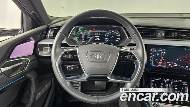 Audi e-tron — Фото автомобиля 13