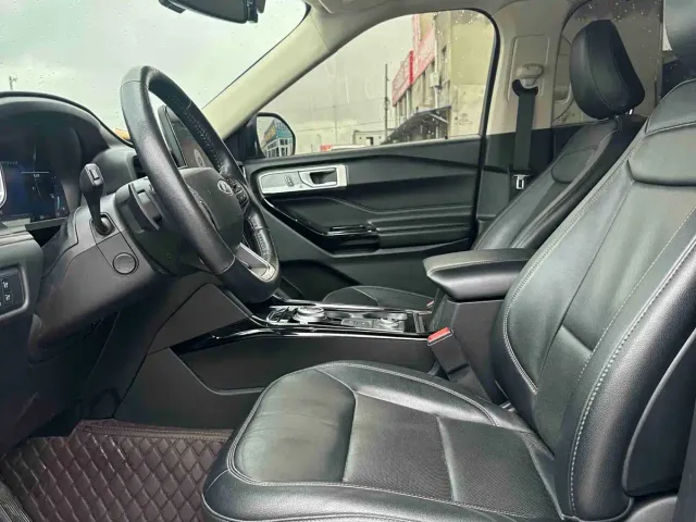 Ford Explorer — Фото автомобиля 4