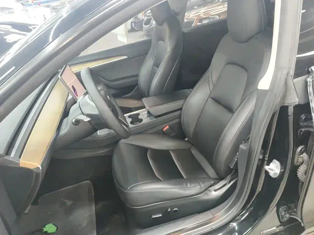 Tesla Model 3 — Фото автомобиля 14
