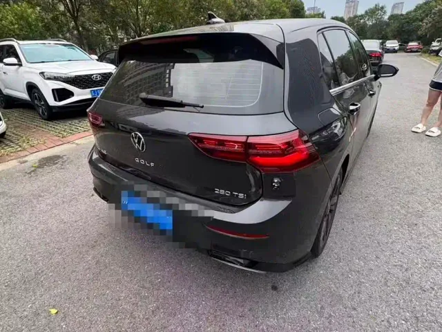 Volkswagen Golf 2023 280TSI DSG R-Line Lite — Фото автомобиля 4