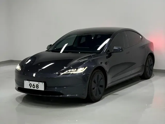 Фотография автомобиля — Tesla Model 3