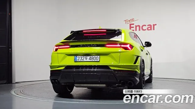 Lamborghini Urus — Фото автомобиля 4