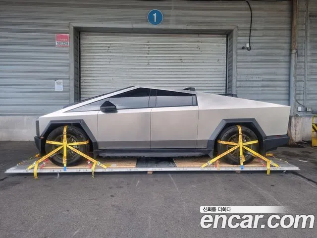Tesla Cybertruck — Фото автомобиля 2