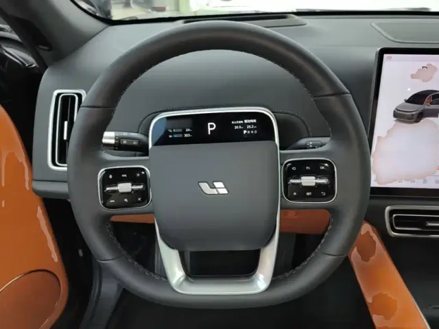 Li Auto L7 — Фото автомобиля 10