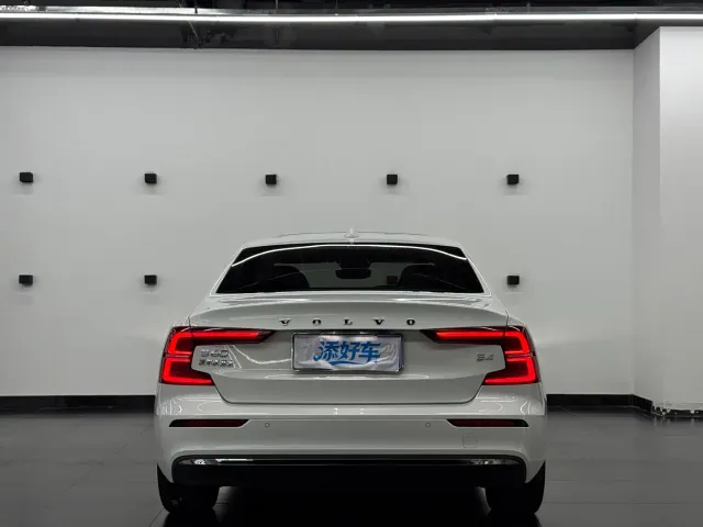 Volvo S60 — Фото автомобиля 14