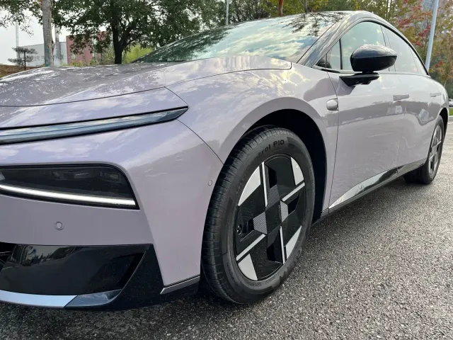 Xpeng P7+ — Фото автомобиля 4