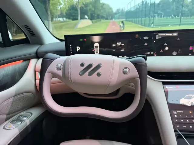 IM Motors LS6 — Фото автомобиля 17