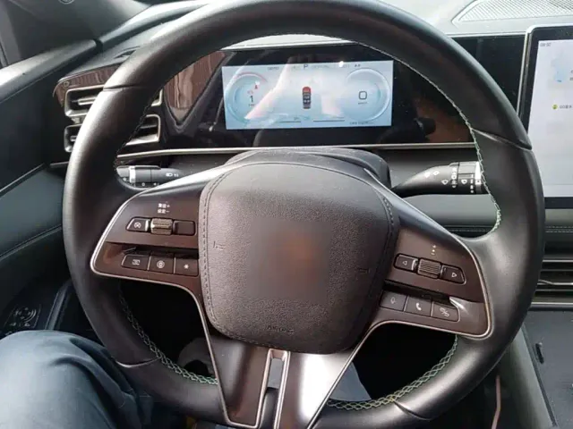 BYD Qin L — Фото автомобиля 10