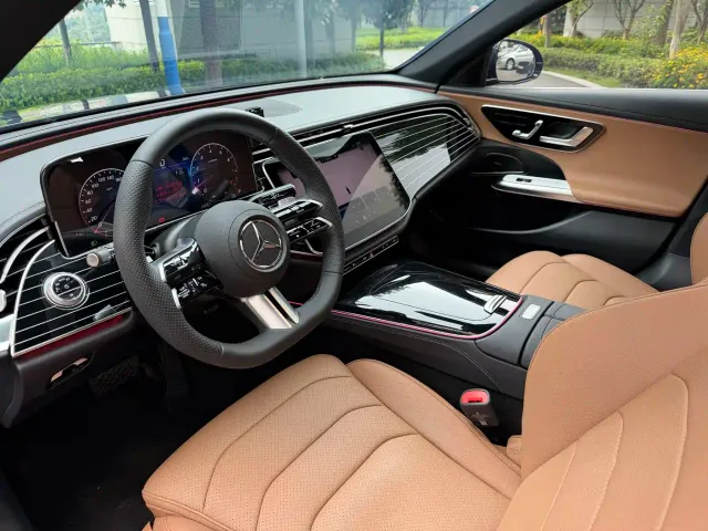 Mercedes-Benz E-Class — Фото автомобиля 4