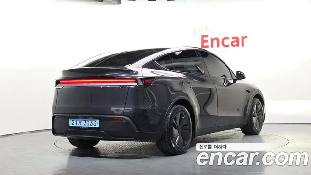 Tesla Model Y — Фото автомобиля 2