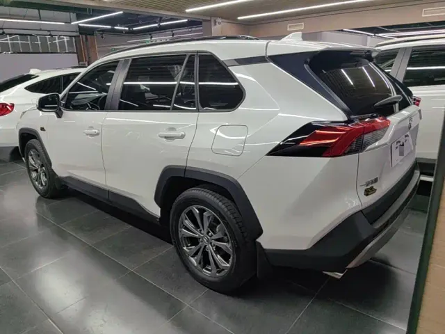 Toyota RAV4 — Фото автомобиля 4