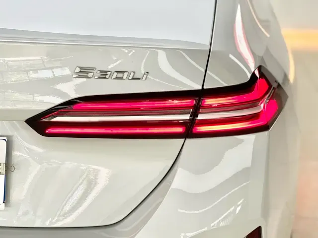 BMW 5 Series — Фото автомобиля 18