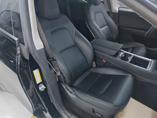 Tesla Model Y — Фото автомобиля 24