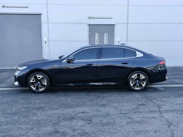 BMW 5 Series — Фото автомобиля 3