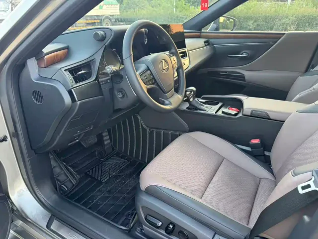 Lexus ES — Фото автомобиля 10