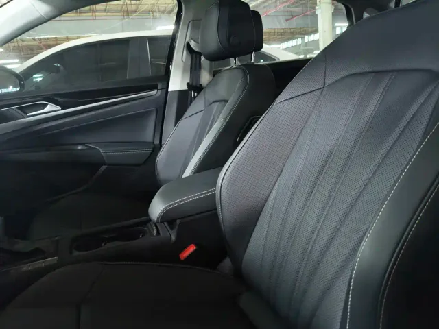 Volkswagen Passat — Фото автомобиля 16