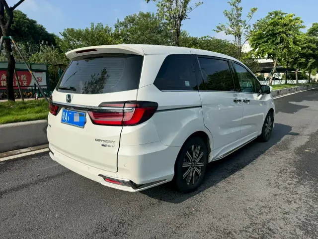 Honda Odyssey — Фото автомобиля 3