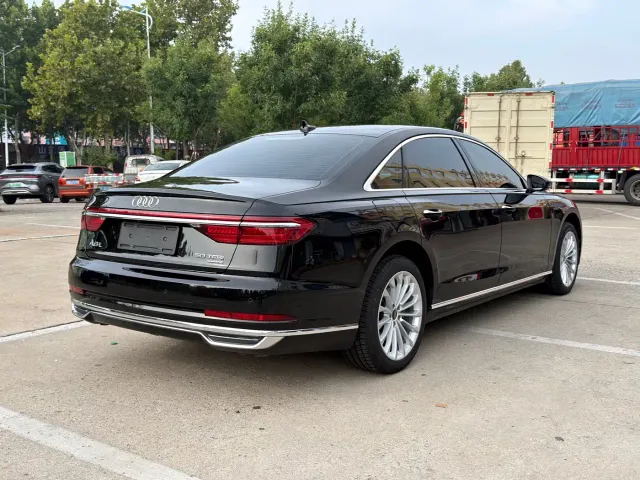 Audi A8 — Фото автомобиля 15