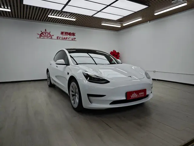 Фотография автомобиля — Tesla Model 3