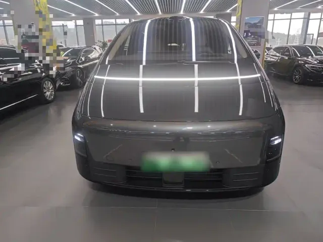Li Auto MEGA — Фото автомобиля 2