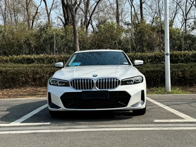 Фотография автомобиля — BMW 3 Series