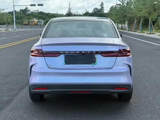 Geely Geometry G6 — Фото автомобиля 5