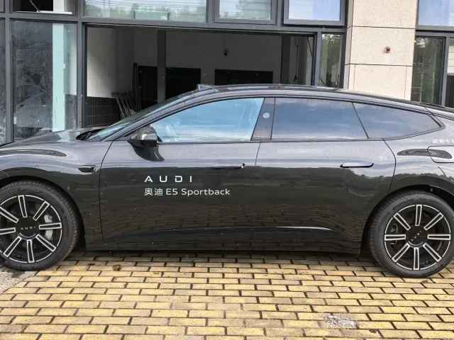 Audi E5 Sportback — Фото автомобиля 5