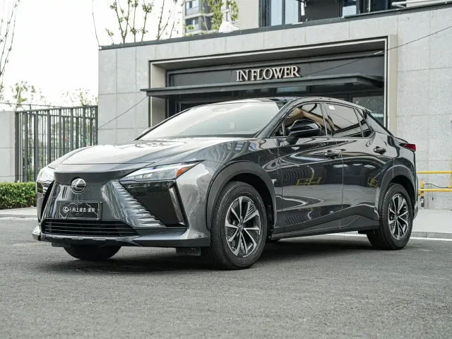 Фотография автомобиля — Lexus RZ