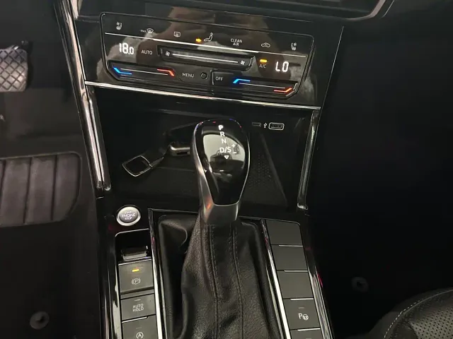 Volkswagen Passat — Фото автомобиля 14