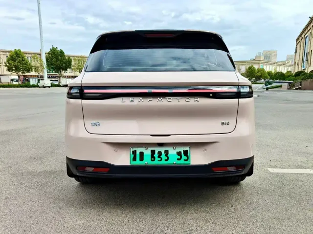 Leapmotor B10 — Фото автомобиля 9