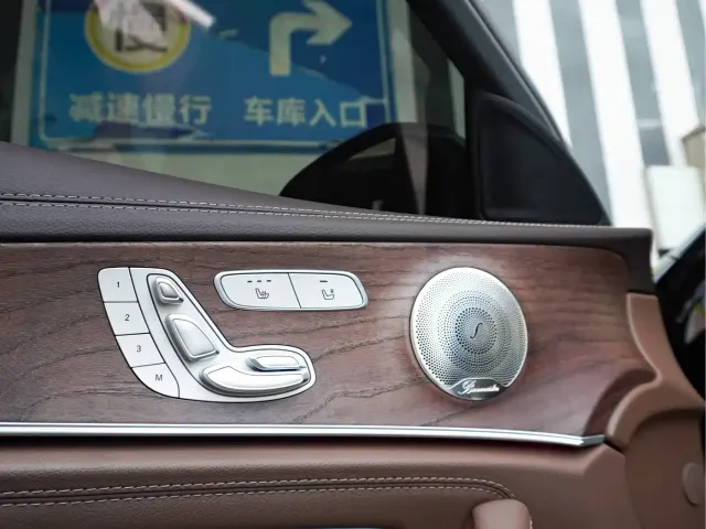 Mercedes-Benz E-Class — Фото автомобиля 11