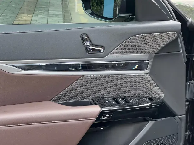 BMW 7 Series — Фото автомобиля 12