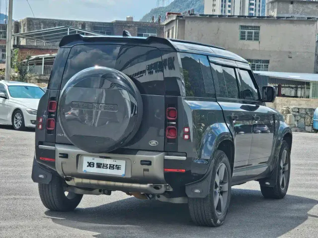 Land Rover Defender — Фото автомобиля 13