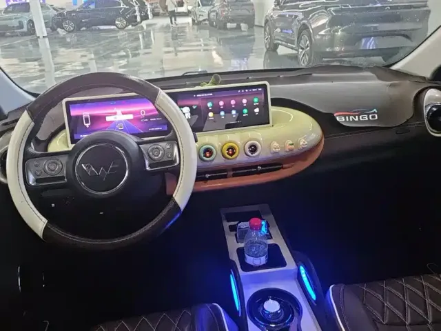 Wuling Bingo — Фото автомобиля 12