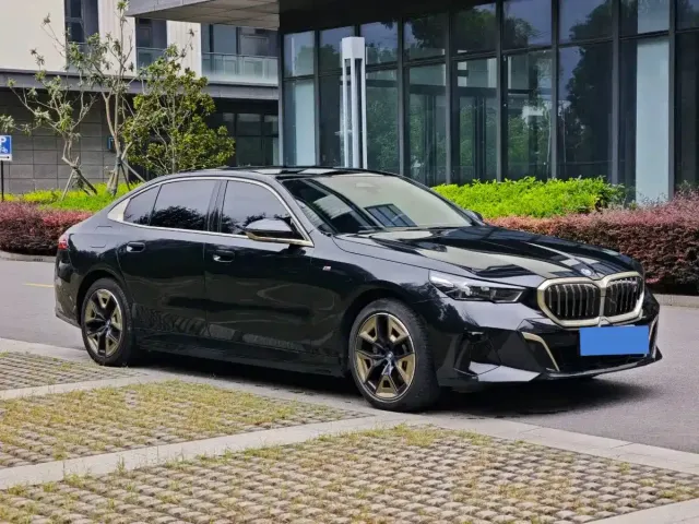 BMW BMW i5 2025 eDrive 35L M Sport Package — Фото автомобиля 2