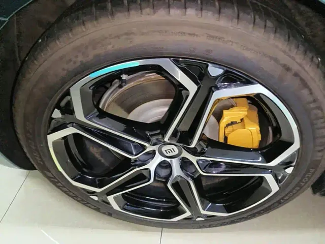 Xiaomi SU7 — Фото автомобиля 7